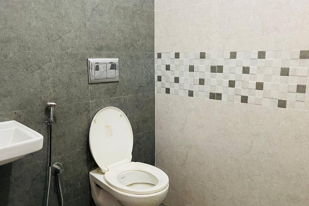 טריואנדרום Rajamandiram 3Bhk Ac Apartment In Trivandrum Central מראה חיצוני תמונה